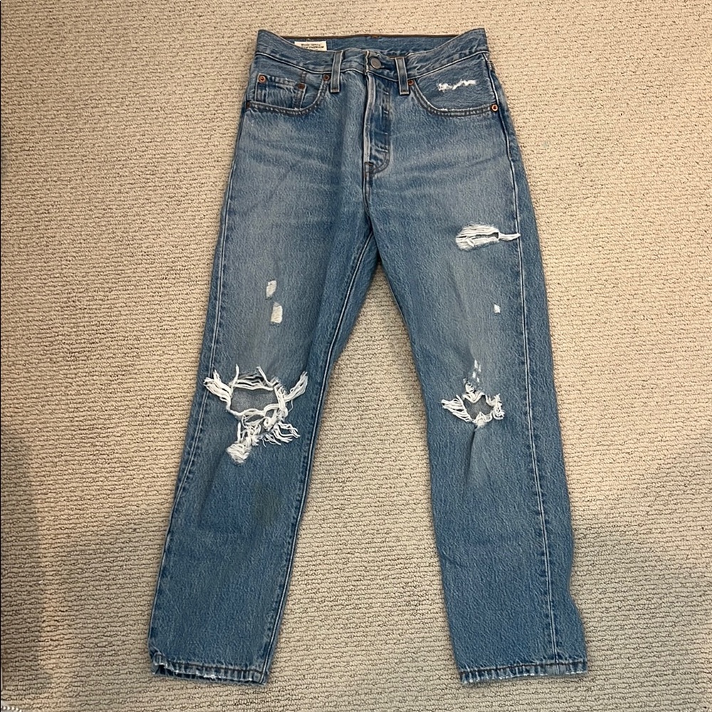 Levi Distressed Blue Jeans